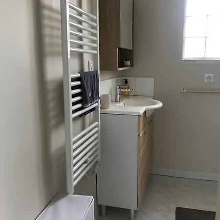35m2 à 3 Km De La Gare D Angoulême Avec Draps Et Linge De Maison Fournis
