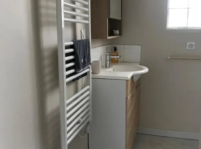 35m2 A 3 Km De La Gare D Angouleme Avec Draps Et Linge De Maison Fournis